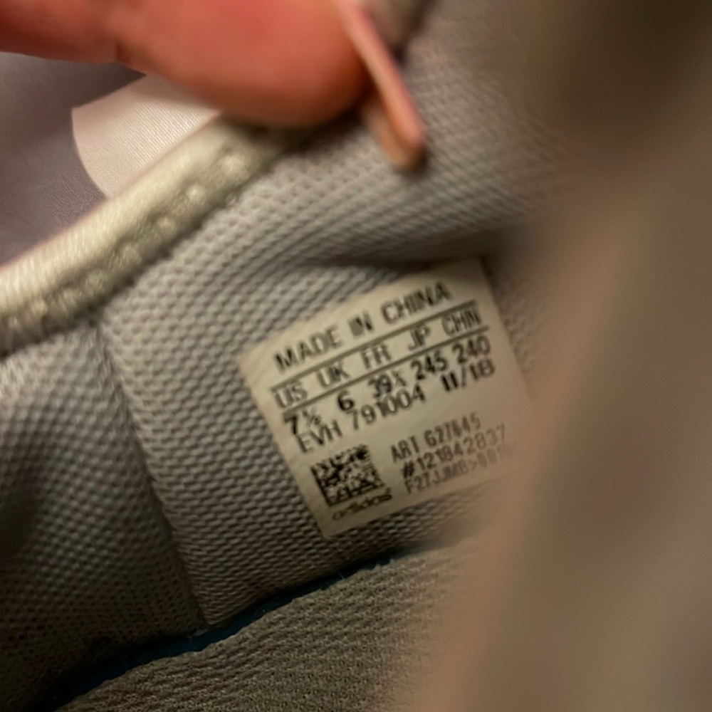 Gray Adidas. Euc. - image 2